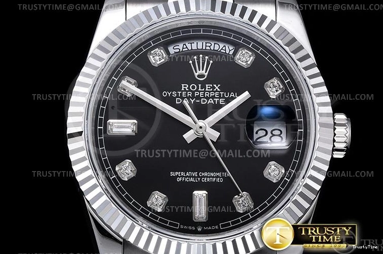 0810 RDD0220E – DayDate 36mm Functional 700